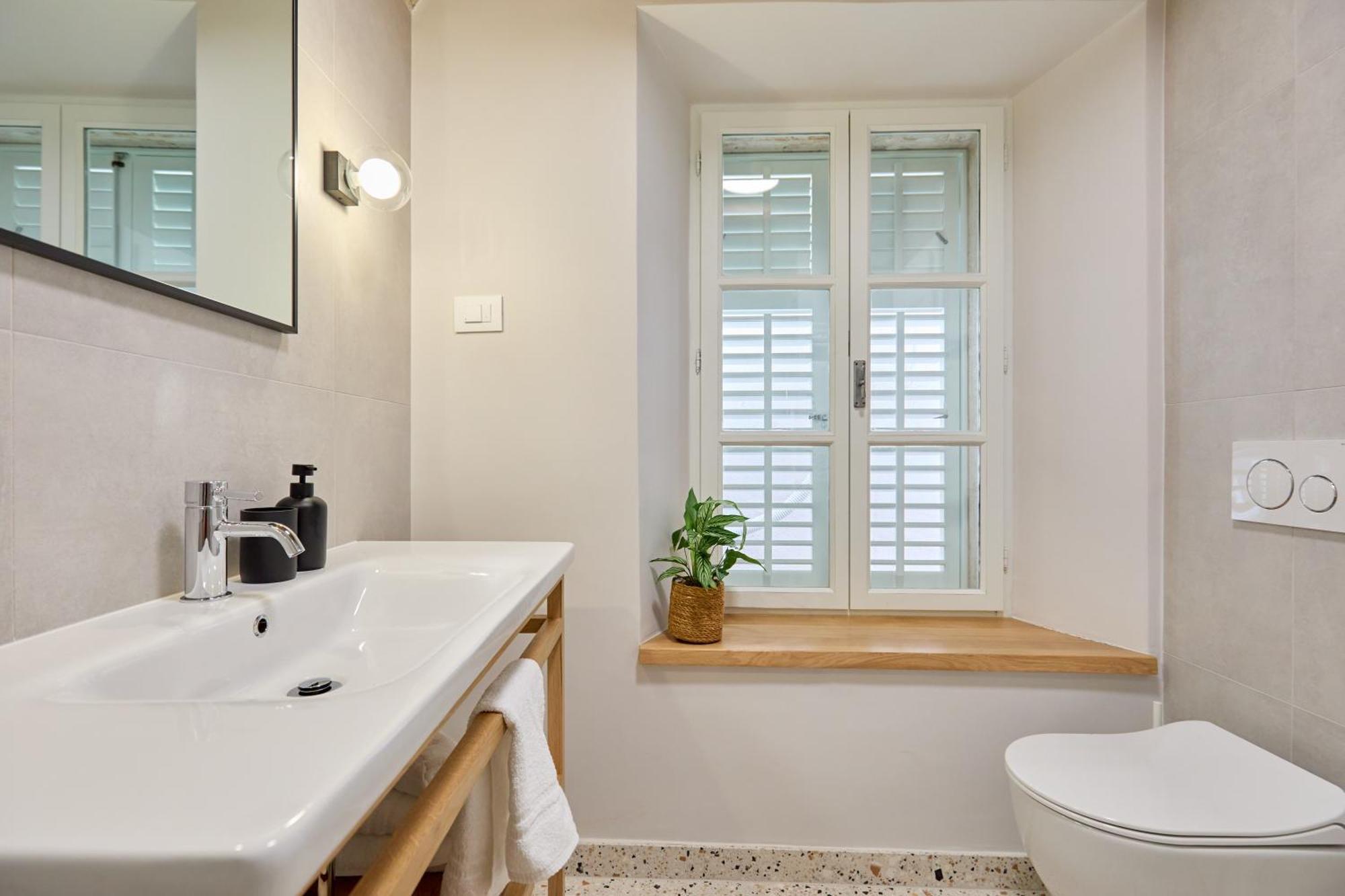 Modern Stone House, Luxury In Old Town Gasthof 4*