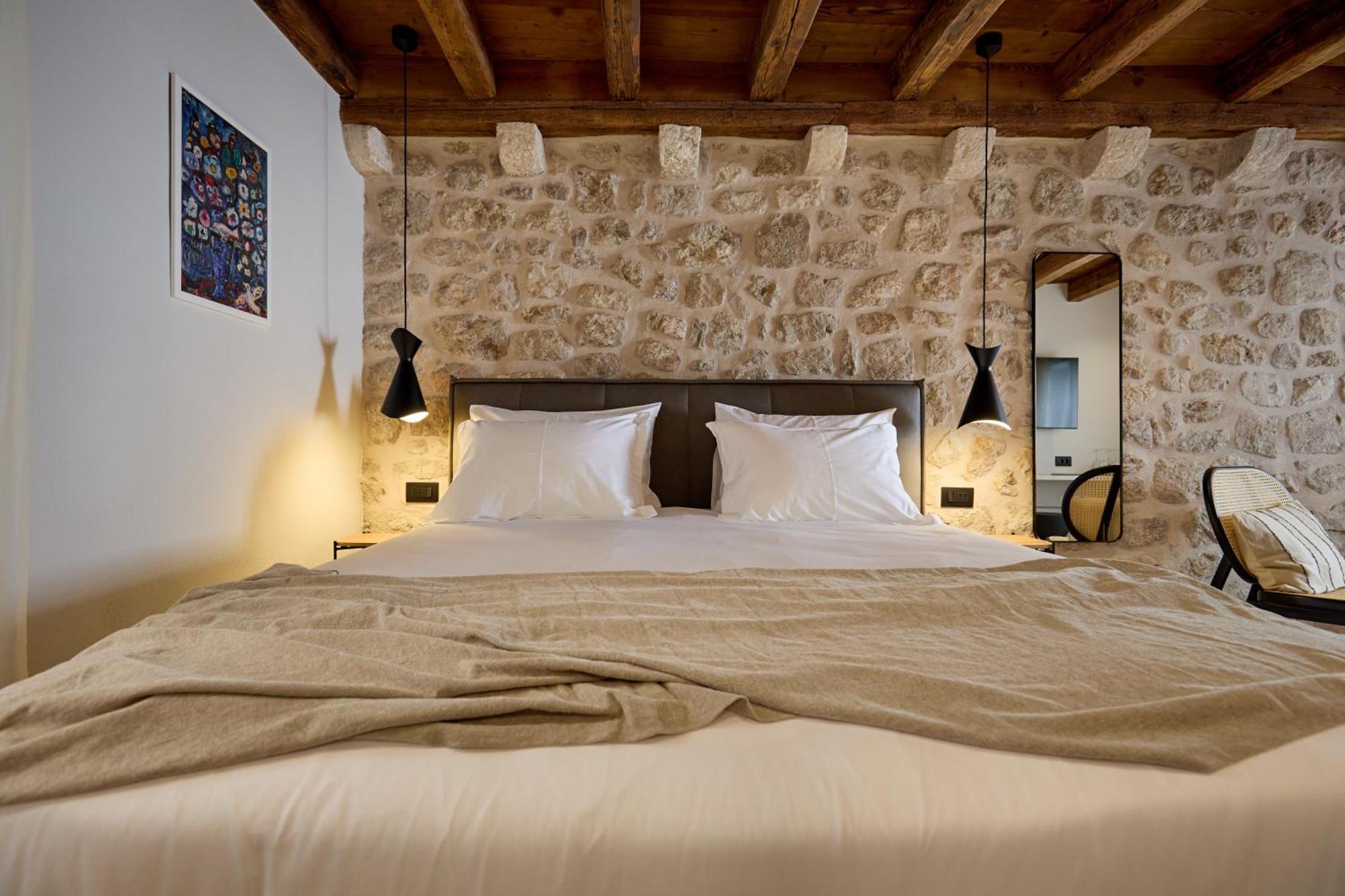 Modern Stone House, Luxury In Old Town Gasthof 4*