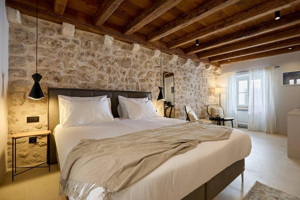 Modern Stone House, Luxury In Old Town Guest house