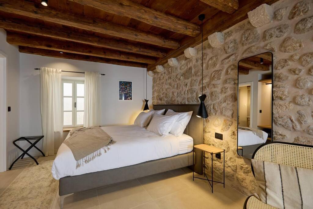 Guest house Modern Stone House, Luxury In Old Town