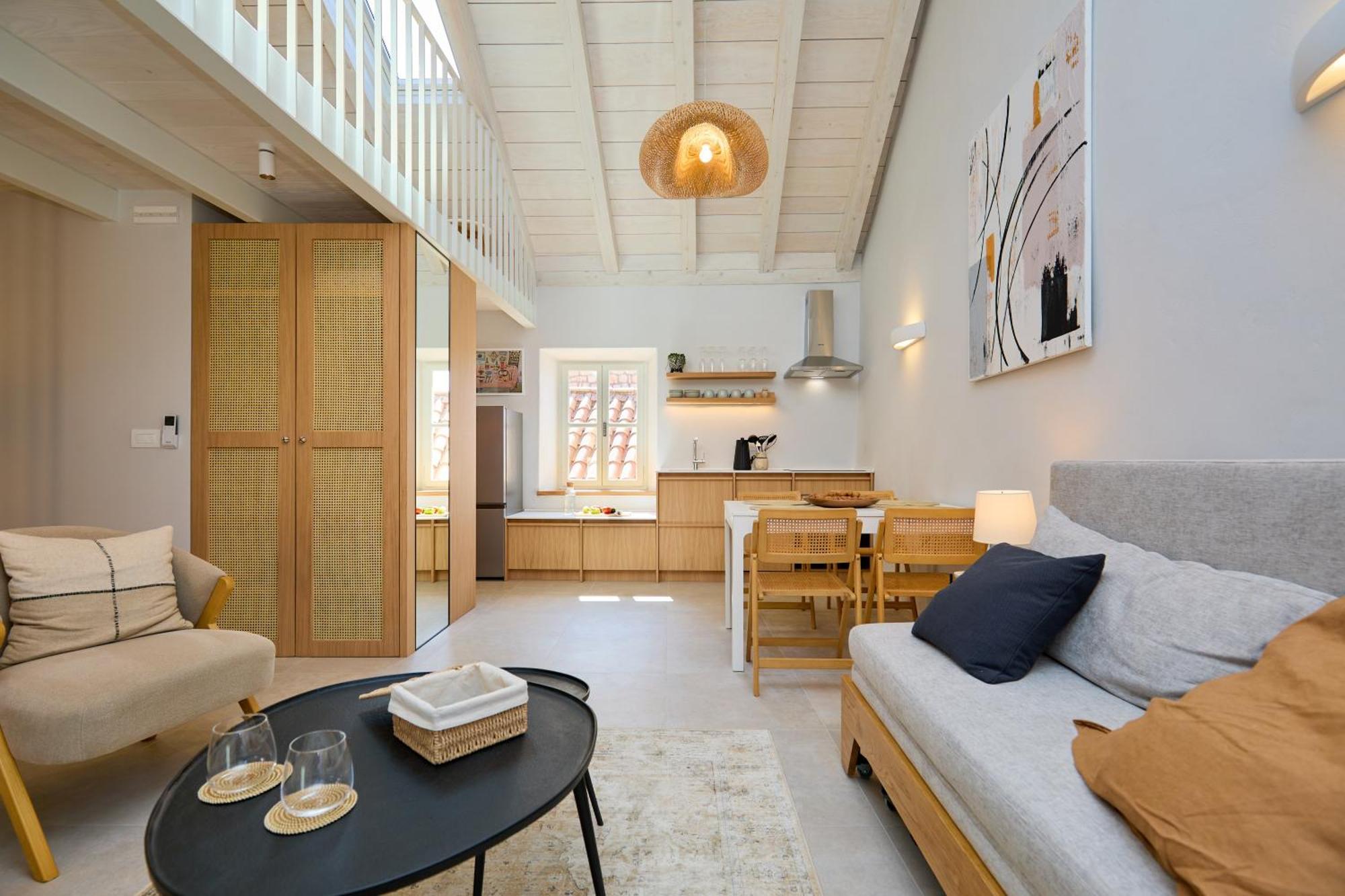 Modern Stone House, Luxury In Old Town Guest house 4*