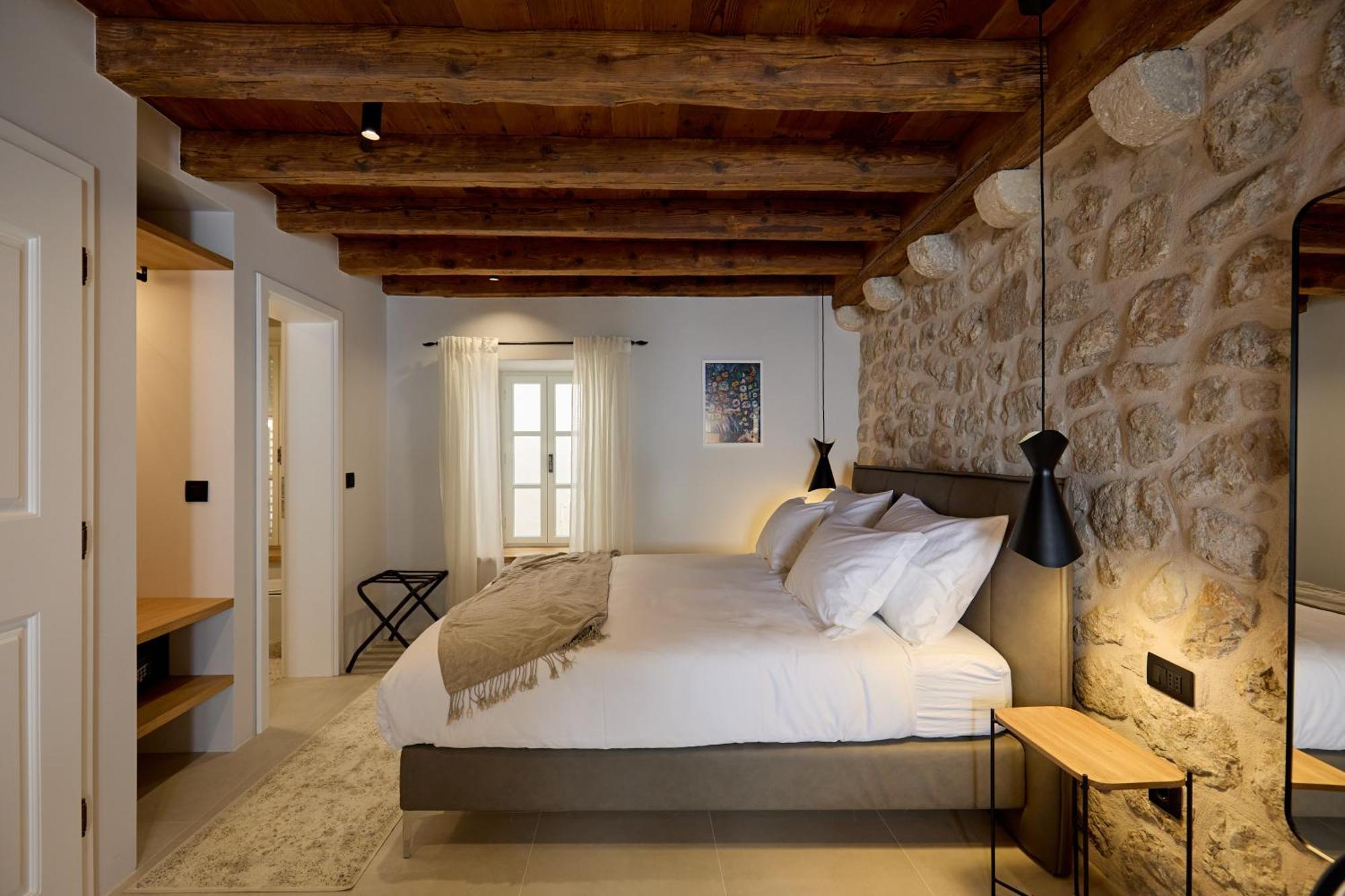 Modern Stone House, Luxury In Old Town Gasthof 4*