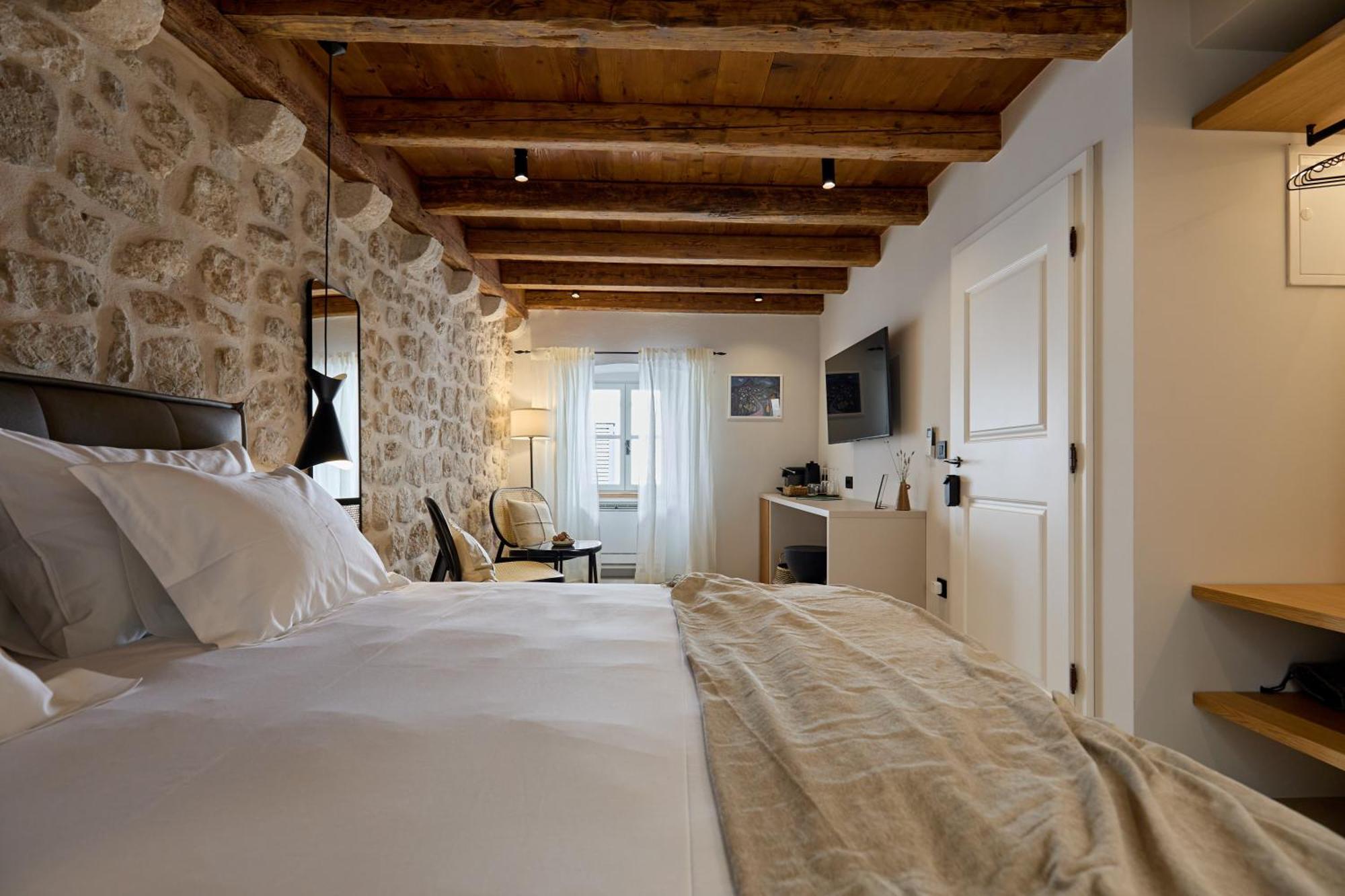 Modern Stone House, Luxury In Old Town 4*